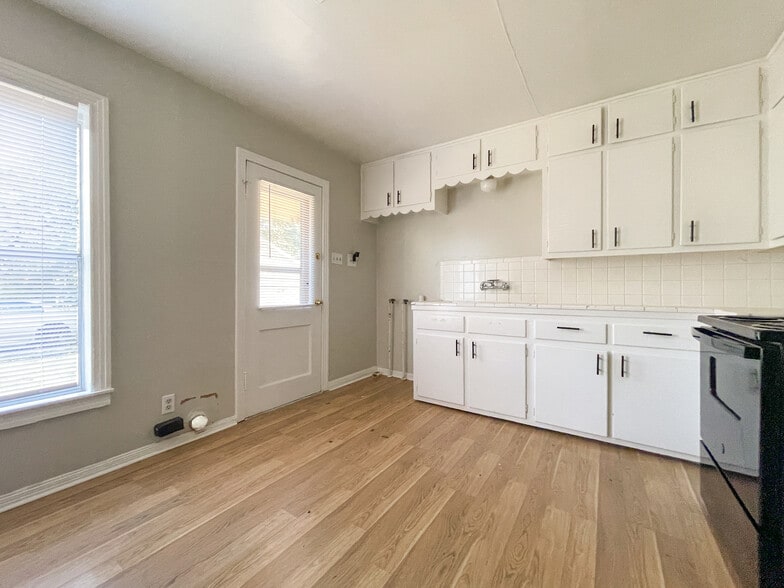 Building Photo - 3719 Parkwood St