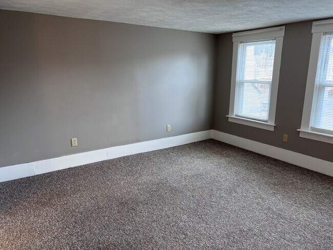 Building Photo - 17 Elm St