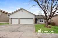 Building Photo - 5950 Fescue Dr