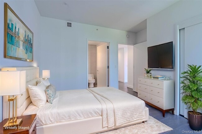 Building Photo - 131-03 40th Rd