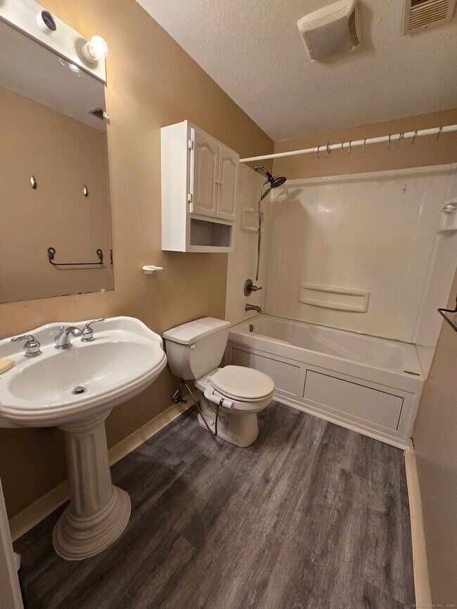 Building Photo - 5 Periwinkle Ln