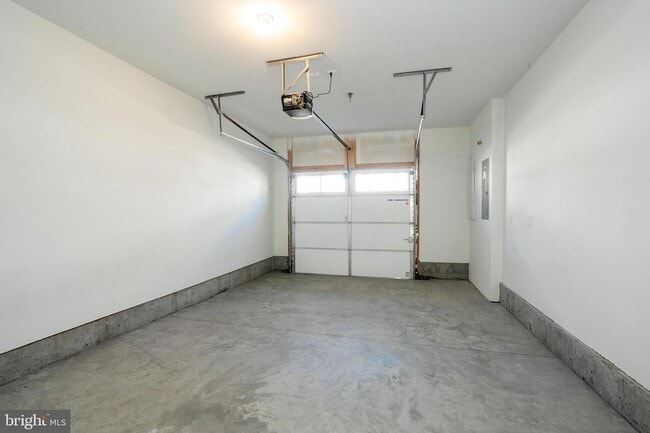 Building Photo - 8104 Donatello Dr