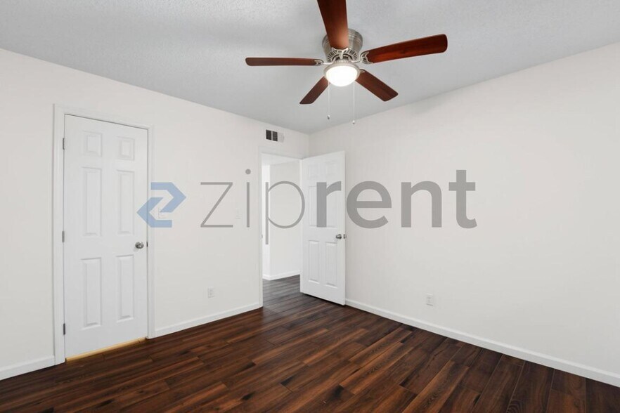 Building Photo - Unit 310