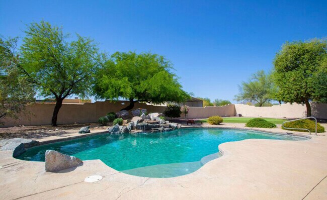 Building Photo - 19725 W Meadowbrook Ave