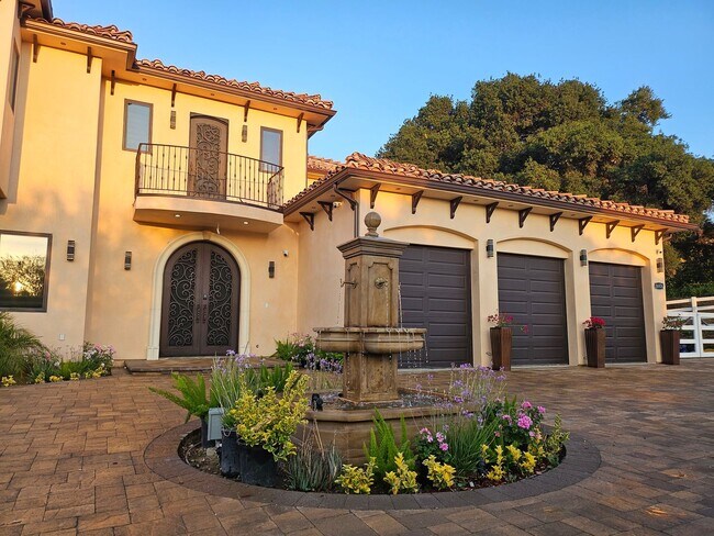 Building Photo - Exquisite 5-Bedroom Luxury Pool Home with ...