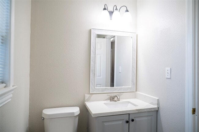 Building Photo - 5502 Elm Tree Dr