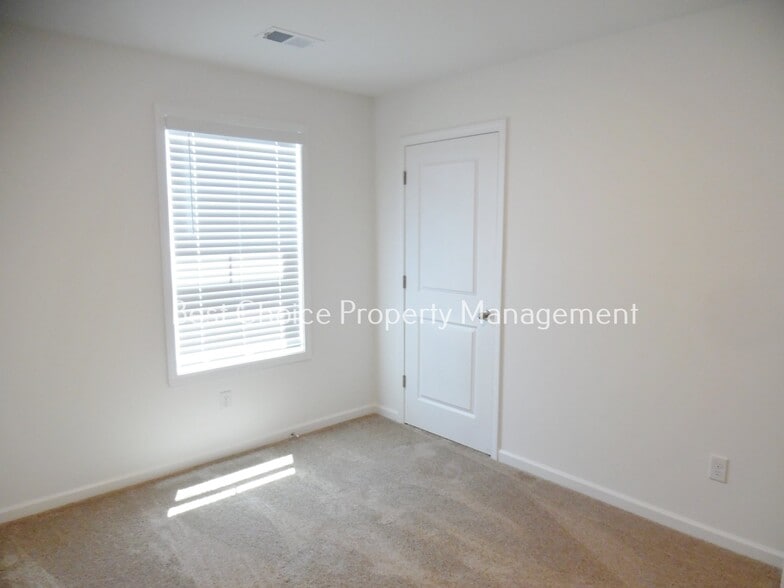 Building Photo - 245 Brown Cir