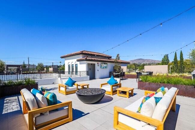 Building Photo - Unit Type: A2 | 2 Bed | 2 Bath