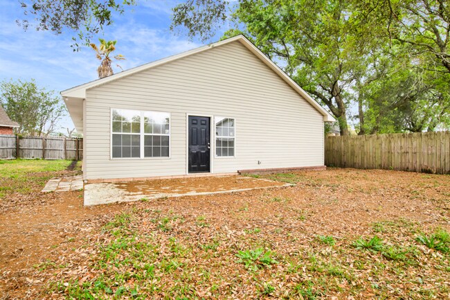 Building Photo - 3 Bedroom Scenic Heights Home