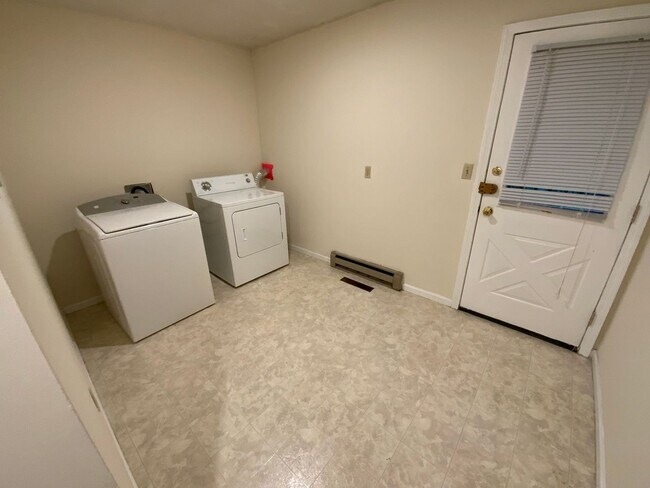 Building Photo - 207-207 Briarcrest Ct