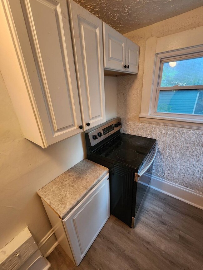 Building Photo - 2186 E 89th St