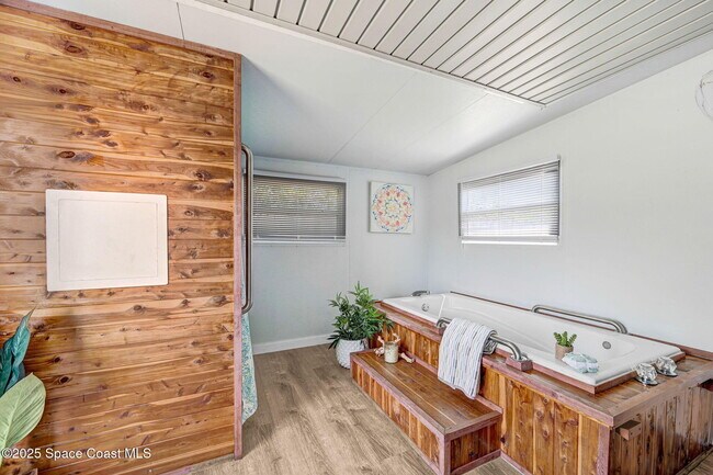 Building Photo - 1028 Coronado Dr