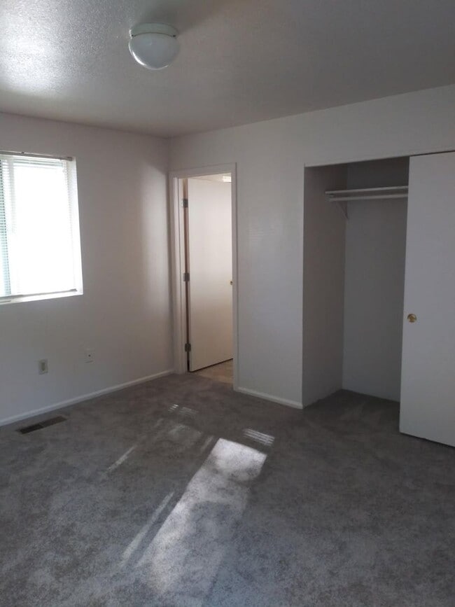 Building Photo - 3 bedroom 2 bath home close to downtown