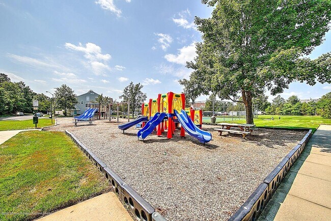 Building Photo - 49 Richmond Ct