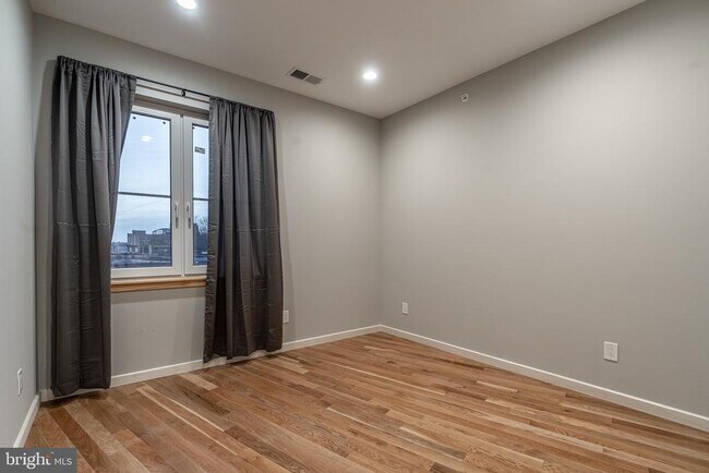 Building Photo - 2045 N College Ave