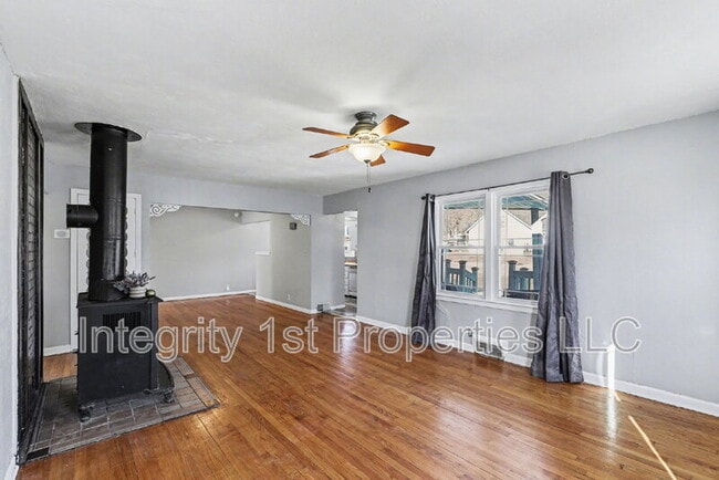 Building Photo - 211 SE 7th St