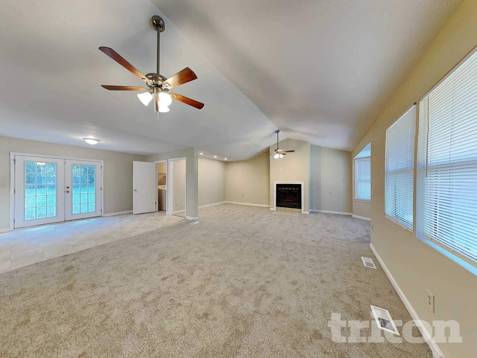 Building Photo - 8977 Tweeddale Dr