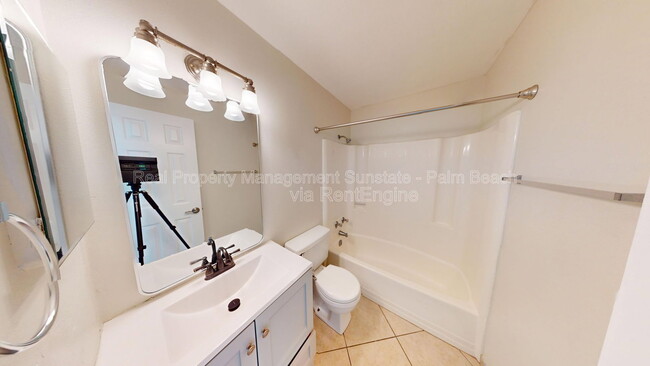 Building Photo - 609 White Water Dr