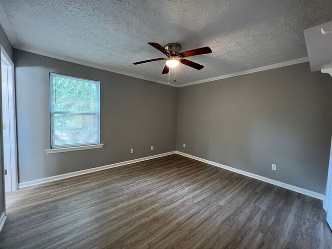 Building Photo - 3 bedroom 2 bath home in Village Green