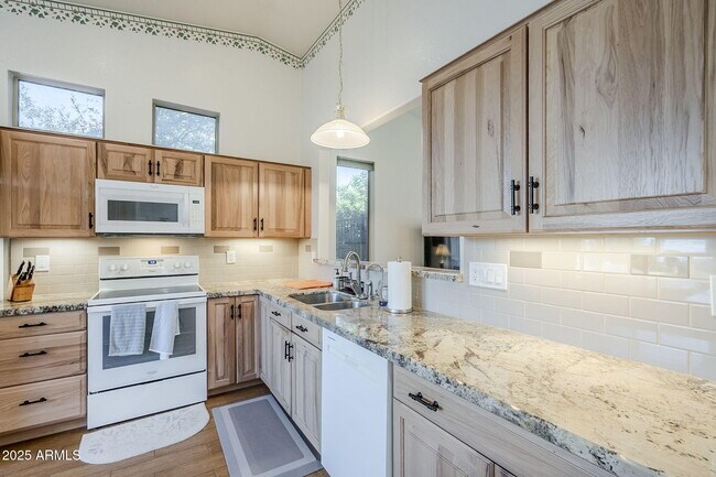 Building Photo - 4269 E Cassia Ln