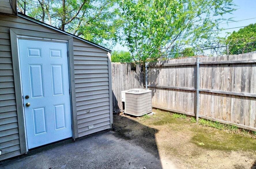 Building Photo - 9419 Olde Towne Row