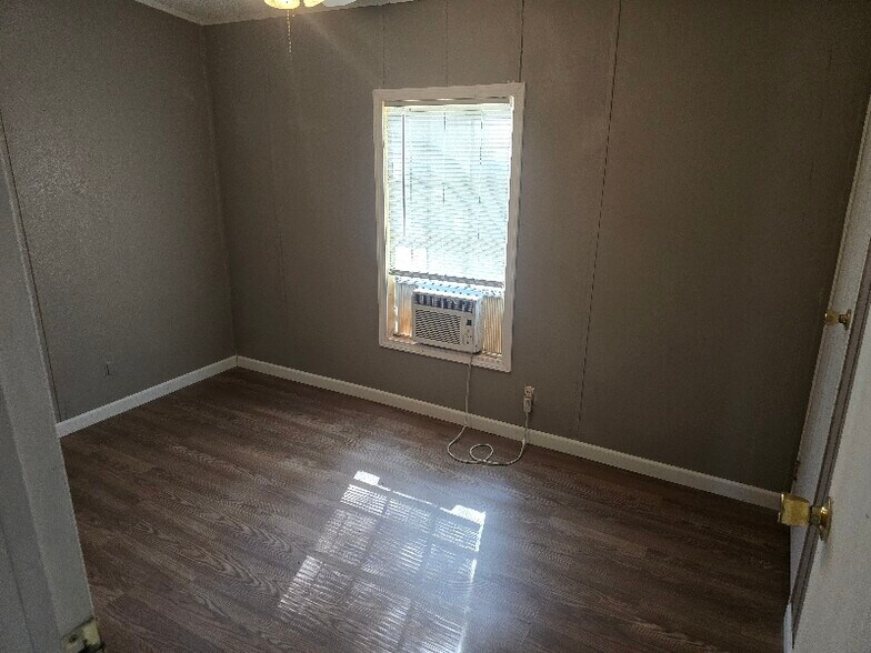 Building Photo - 612 Cherokee Ln