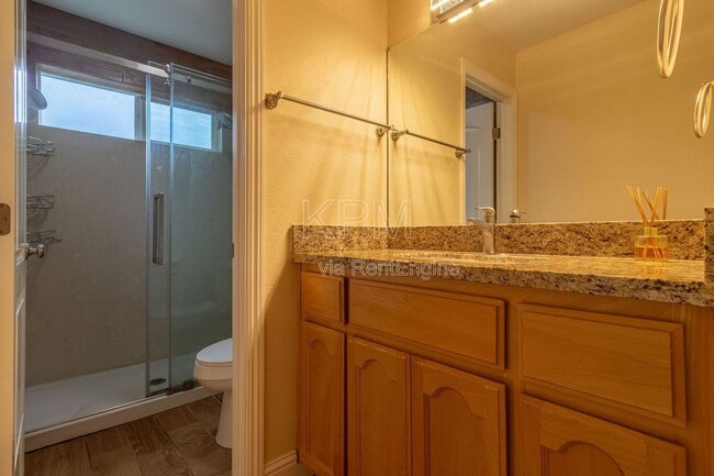 Building Photo - 2414 Shropshire Dr