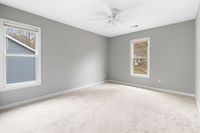 Building Photo - Available 6/9! Fabulous Home in Fantastic Location