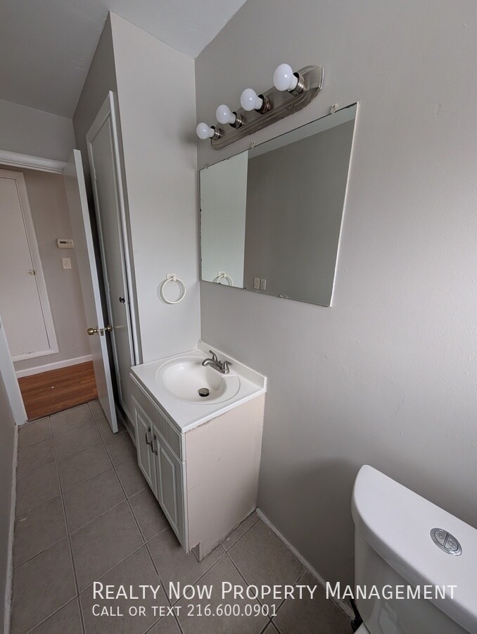 Building Photo - 13604 Oak Park Blvd