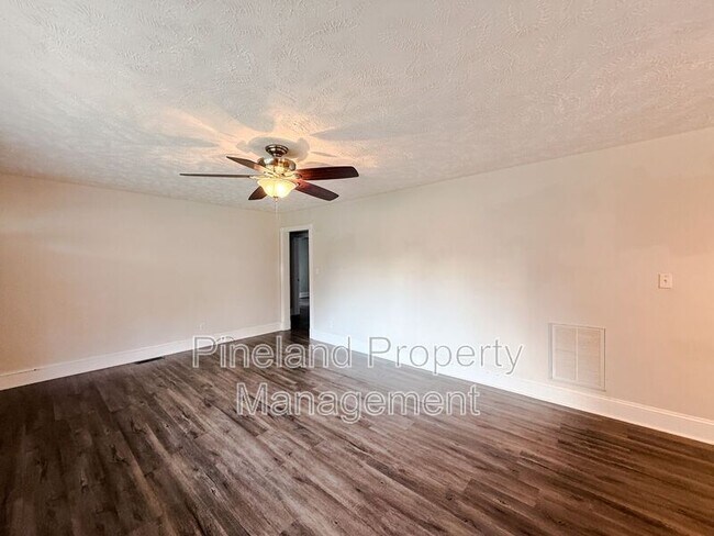 Building Photo - 5300 Walnut Dr