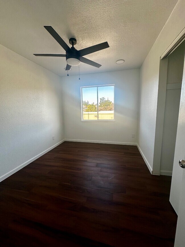 Building Photo - 704 Espolon Dr