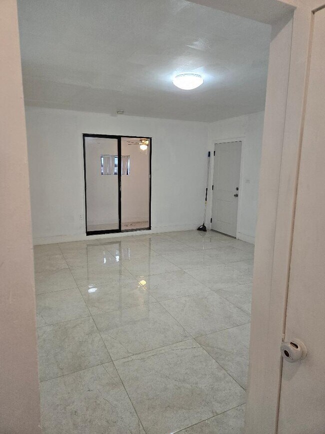 Building Photo - 1020 NW 147th St