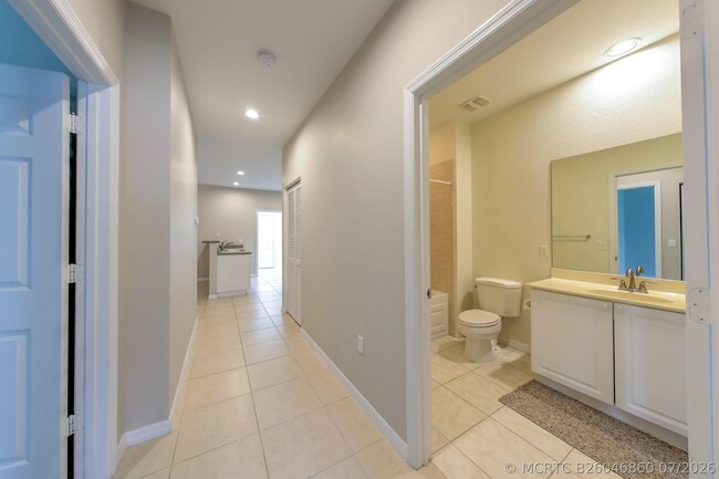 Building Photo - 1868 S Dovetail Dr