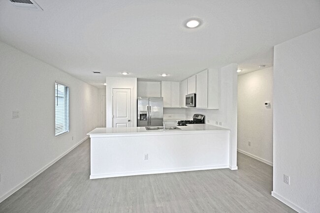 Building Photo - 2412 Shady Grv