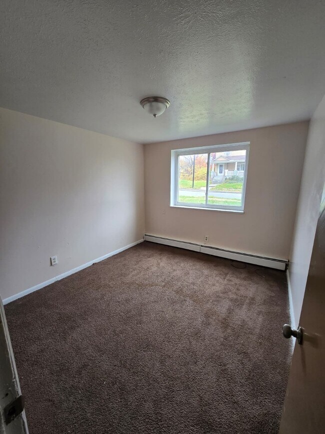 Building Photo - 1885 N Taylor Rd