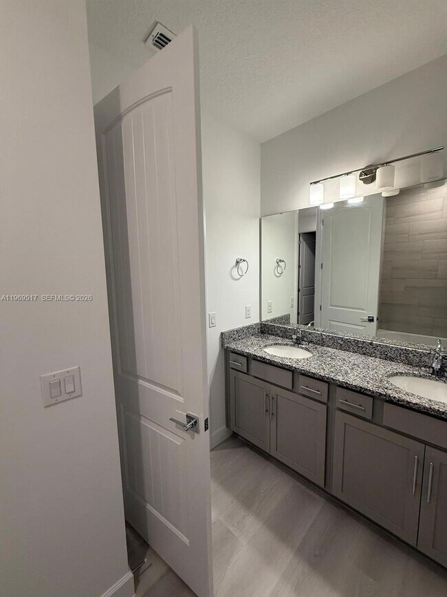 Building Photo - 1255 Wadsworth St SE