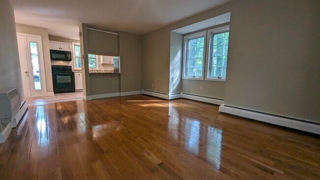 Building Photo - 1465 Hooksett Rd