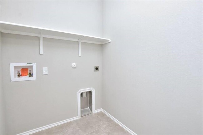 Building Photo - 204 Russet Trl