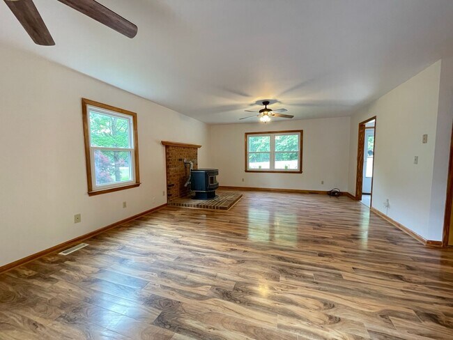 Building Photo - 3 Bedroom Home on a Serene Setting