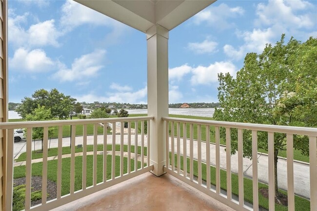 Building Photo - 210 Breezy Way