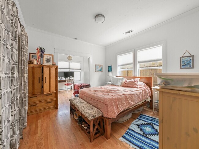 Building Photo - 1612 Vermont St