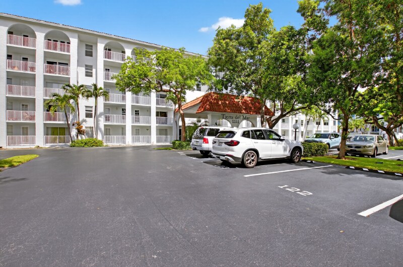 Primary Photo - 1111 S Ocean Blvd