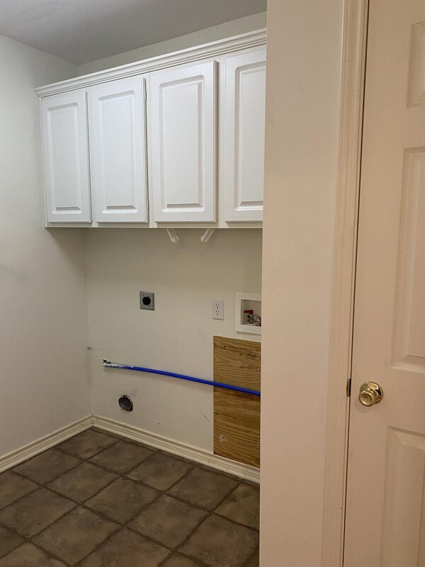 Building Photo - 640 Canada St