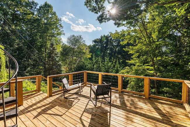 Building Photo - 12 Wood Rd