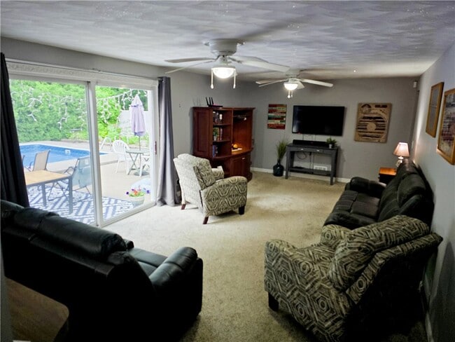 Building Photo - 298 Willowen Dr