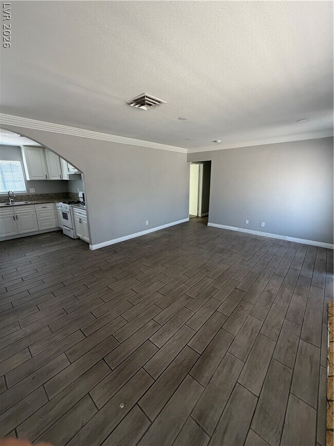 Building Photo - 2820 S Sandhill Rd