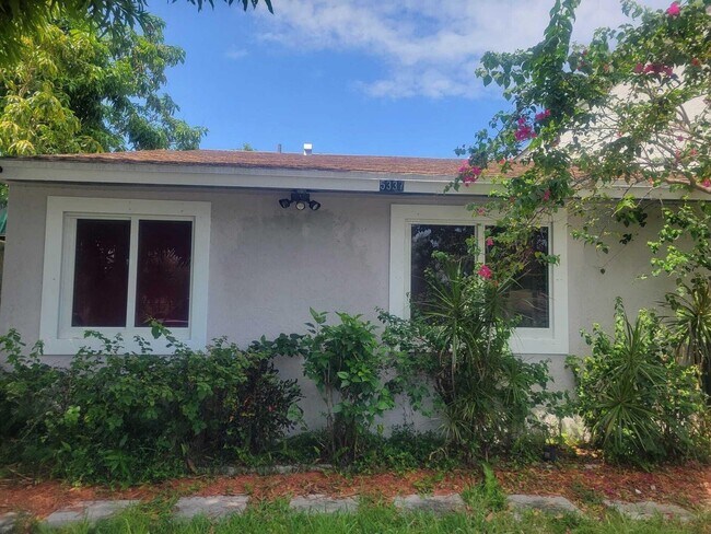Building Photo - 5337 NW 5th St