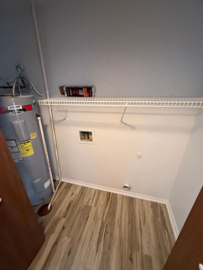 Building Photo - 2 bedroom condo available!