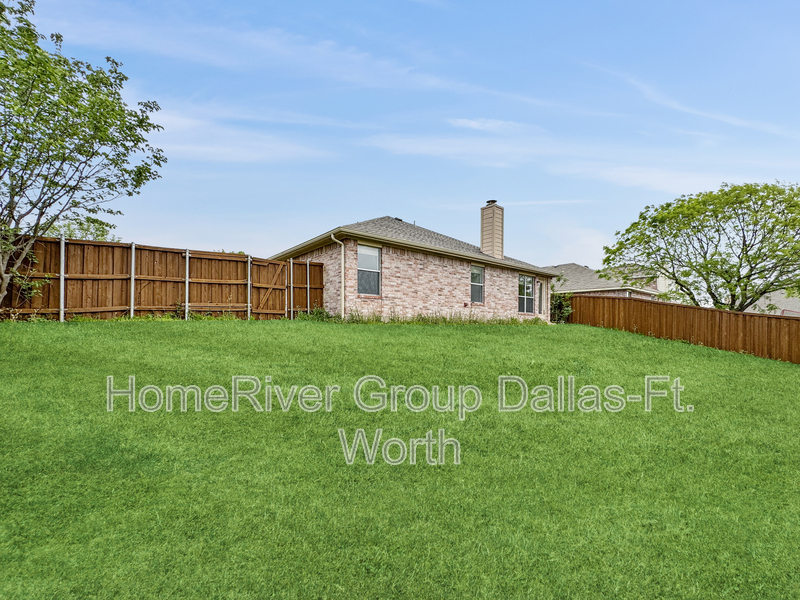 Building Photo - 3214 Creekside Dr