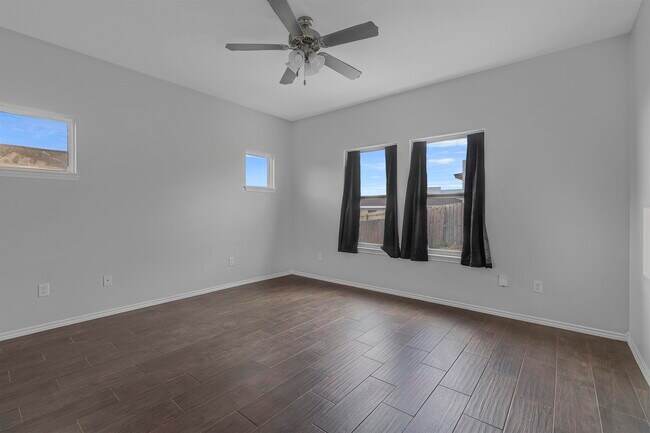 Building Photo - 1616 Tesis Drive